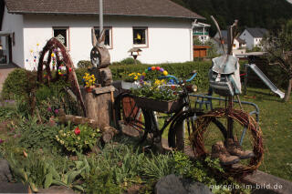 Osterdekoration vor einem Haus in Gerolstein