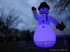 Riesiger, aufblasbarer Schneemann, Alsdorfer Weihnachtsmarkt