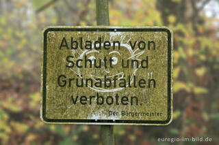 Schild an einem Parkplatz in der Nordeifel