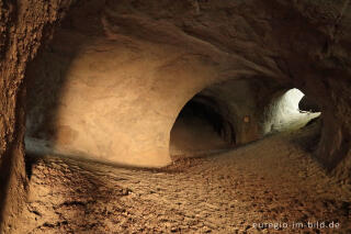 Trass, Brohltal, Vulkaneifel, Trasshöhlen, vulkanisch, Höhlen, Höhlen- und Schluchtensteig, Wanderwege, Brohl,