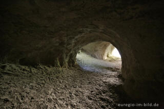 Trass, Brohltal, Vulkaneifel, Trasshöhlen, vulkanisch, Höhlen, Höhlen- und Schluchtensteig, Wanderwege, Brohl,