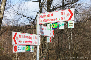 Wegweiser für Wander- und Radwege im Perlenbachtal, Knotenpunkt 41